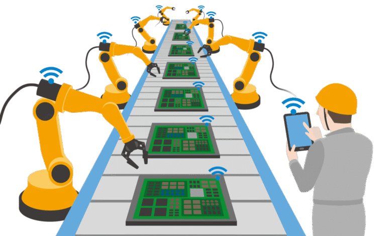 Illustrazione di bracci robotici cibernetici che assemblano schede di circuiti su un nastro trasportatore, con un operaio in elmetto che utilizza un tablet per monitorare o controllare il processo. I segnali wireless evidenziano la connettività avanzata.
